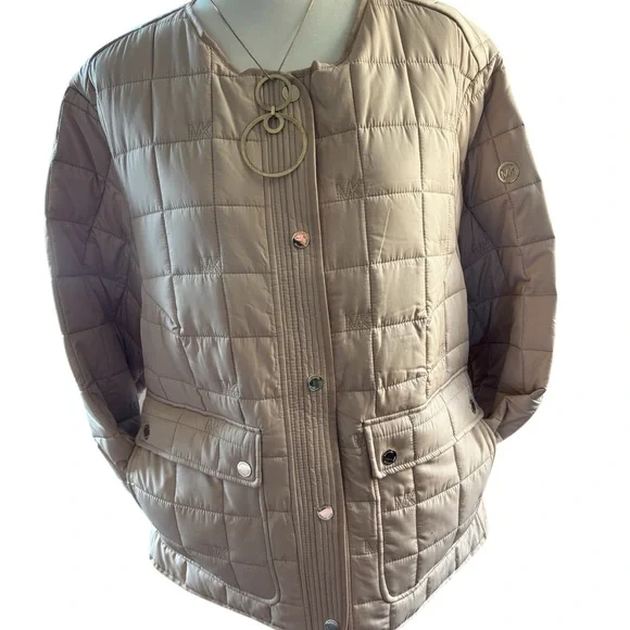 Michael Kors NWT light quilted puffer jacket in sold out size and color - Picture 3 of 12